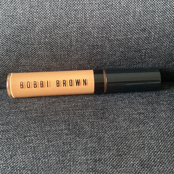 BNIB Bobbi Brown “warm almond” full size concealer - Picture 1 of 4